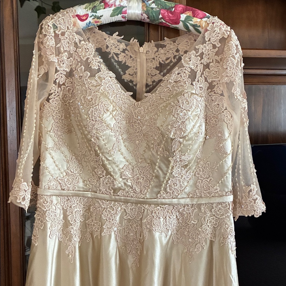 A- line V-neck 3/4 Sleeves Appliqués Lace Satin Mother of the Bride Dress#DM0043 - Picture 10 of 10